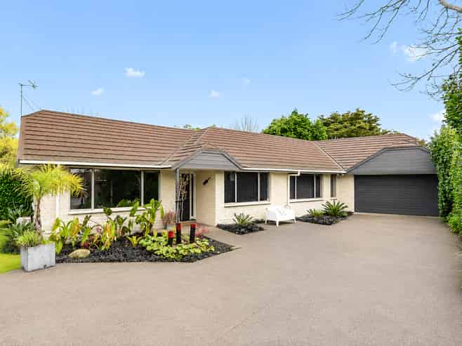 12 McLaren Place, Chedworth