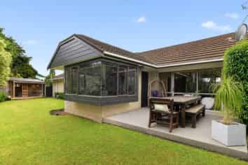12 McLaren Place, Chedworth