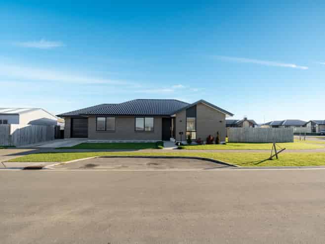 5 Scully Place, Strathern