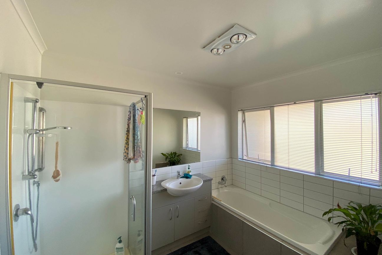 Versatile Living in a Prime Location - Vista 6