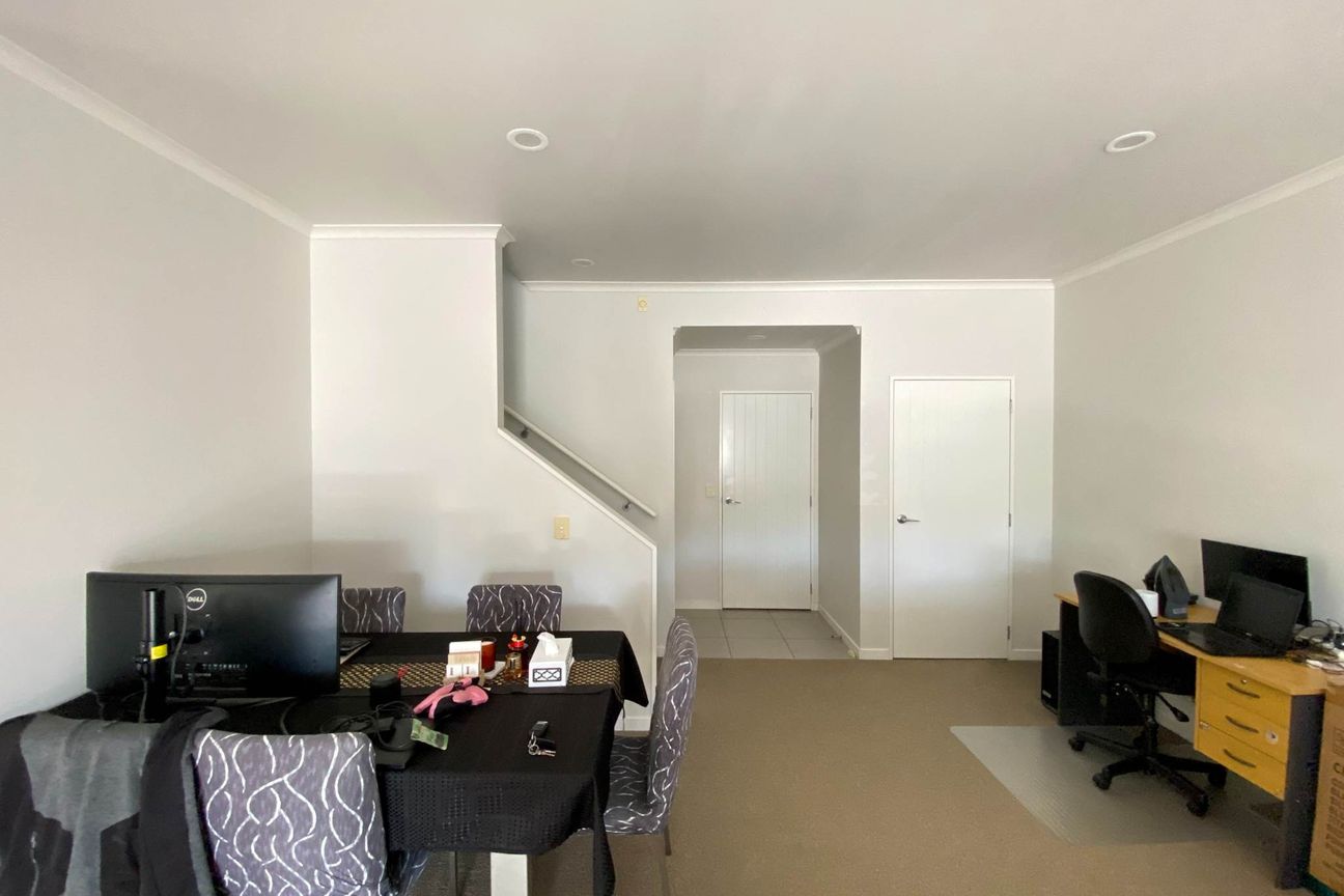 Versatile Living in a Prime Location - Altro