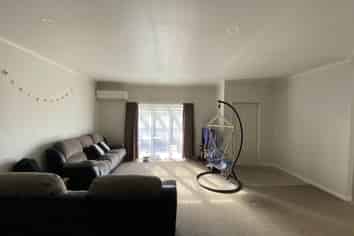 3/10 Salford Crescent, Flat Bush