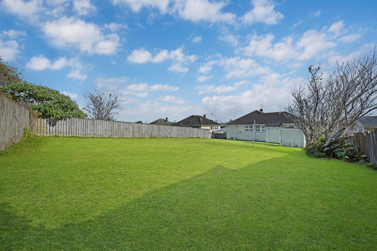 771 m² Goldmine: Space & Granny Flat Potential - Flere
