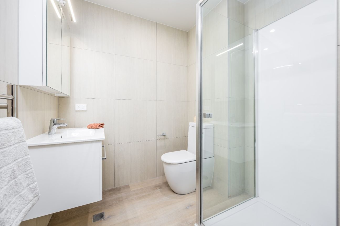 Top Floor, One Bedroom Apartment - Meer