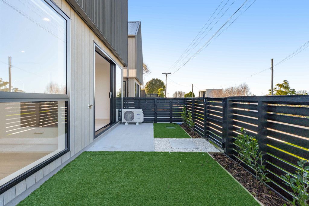 Brand New Architectural Living in Prestigious Tauranga South - Više