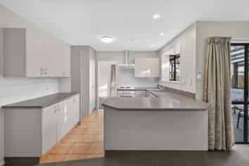 8 Ronald George Place, Parklands