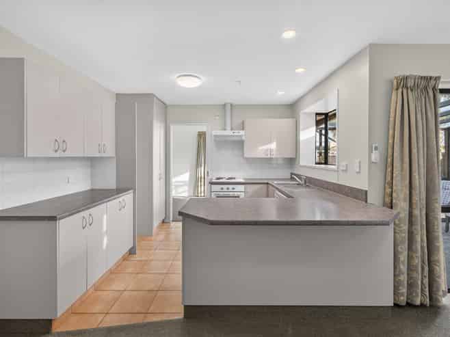 8 Ronald George Place, Parklands