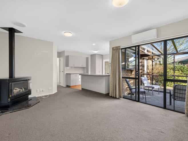8 Ronald George Place, Parklands