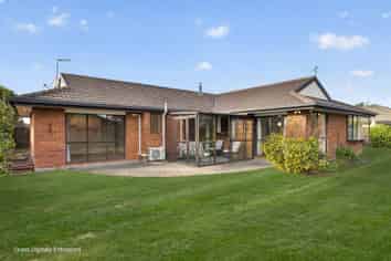 8 Ronald George Place, Parklands