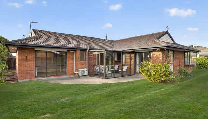 8 Ronald George Place, Parklands