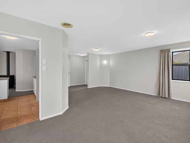 8 Ronald George Place, Parklands