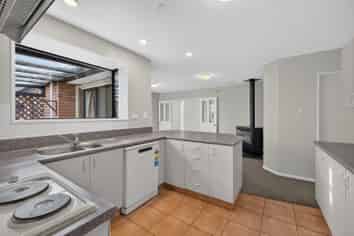 8 Ronald George Place, Parklands