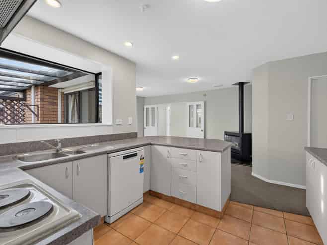8 Ronald George Place, Parklands