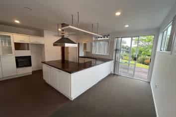 27 Ealing Crescent, Beachlands