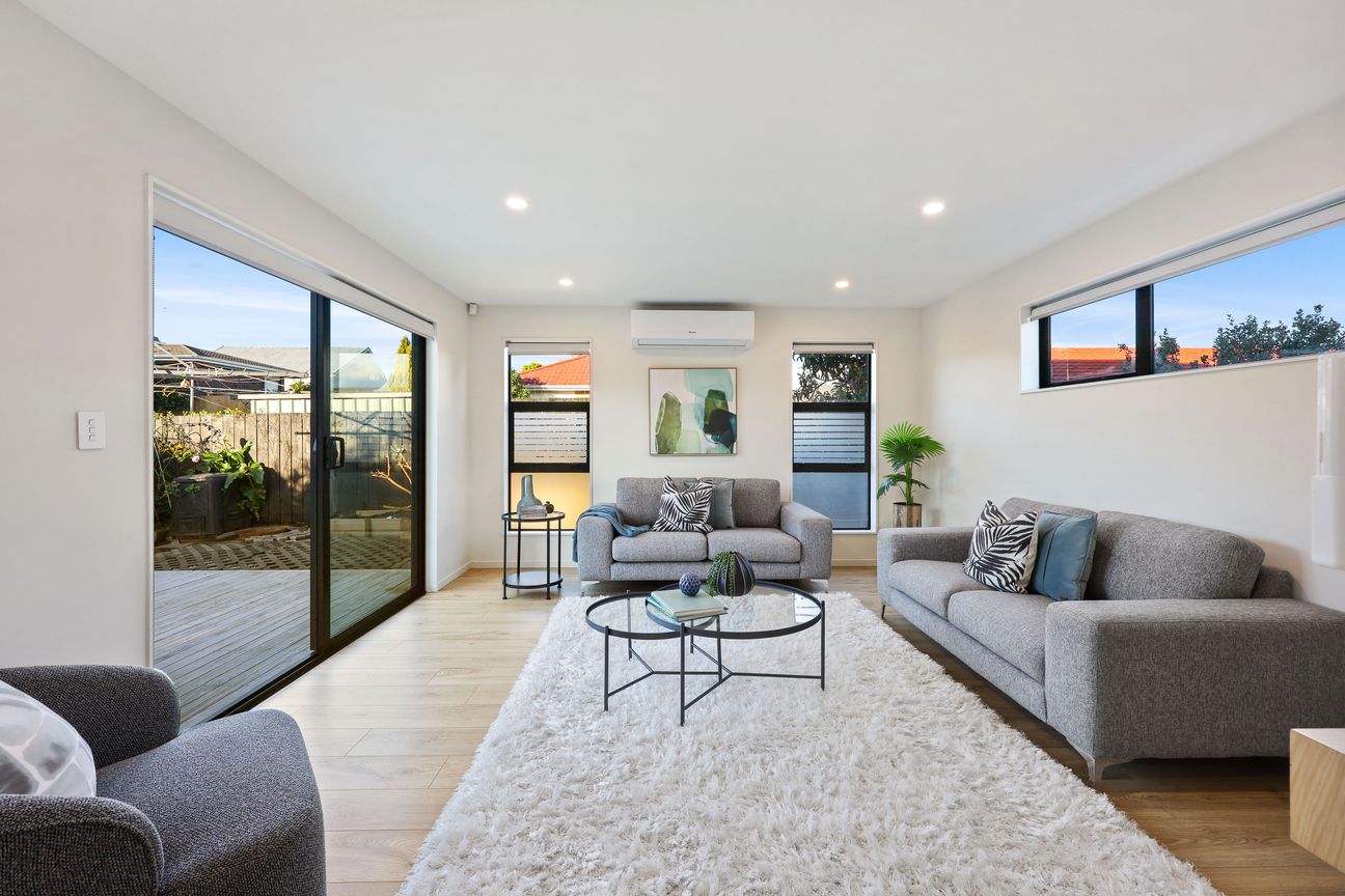 Vacant Home-Serious Motivation to Sell! - Vista 2