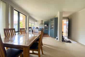 35 Parkside Drive, Huntington