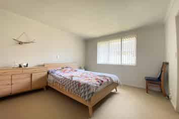 35 Parkside Drive, Huntington