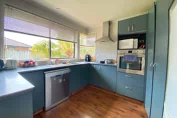 35 Parkside Drive, Huntington