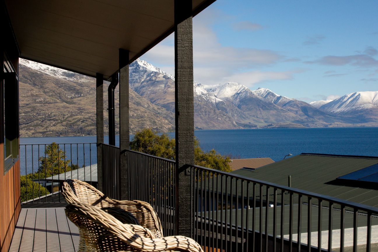 Two Living Options, One Exceptional Address - Bild 2