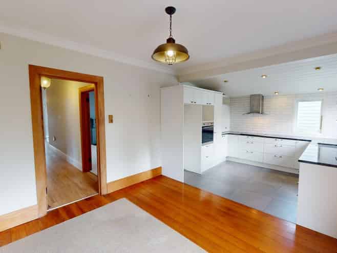 11 Hereford Street, West End