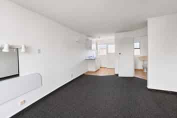 15/16  Alma Road, Gonville