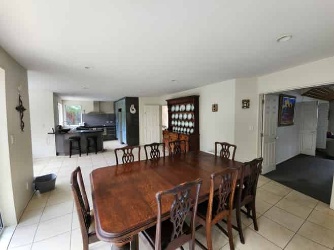 14 Golf Road , Epsom