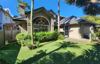 14 Golf Road , Epsom