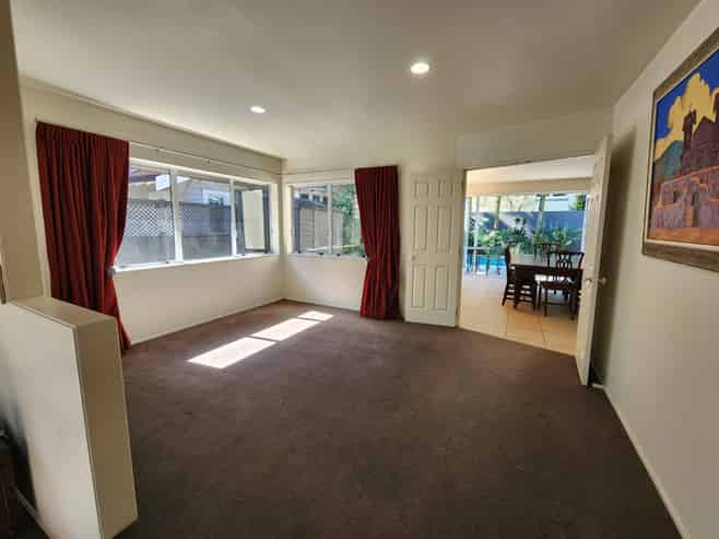 14 Golf Road , Epsom