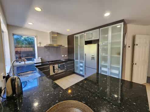 14 Golf Road , Epsom