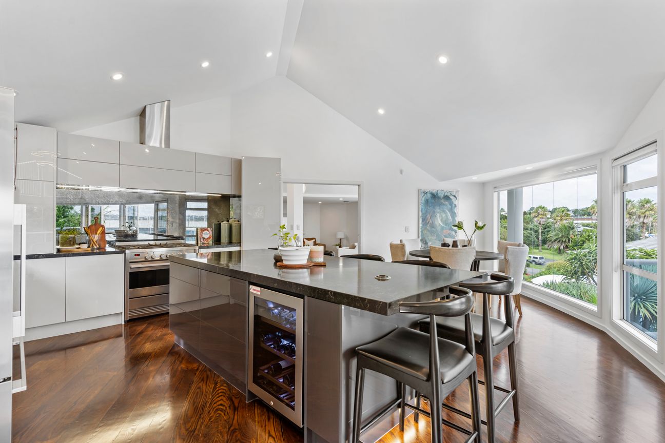 Simply Stunning - Must Sell - Vista 6