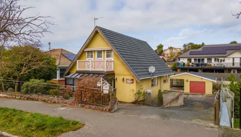8 Maltby Avenue, West End
