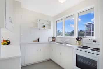 16 Peter Buck Road, New Windsor