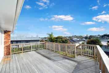 16 Peter Buck Road, New Windsor