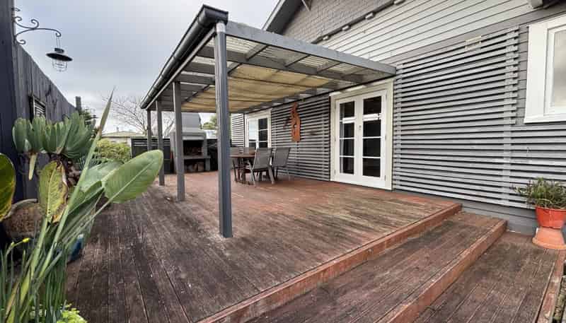 608 Queen Street East, Levin