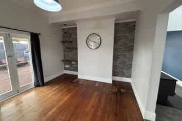 608 Queen Street East, Levin