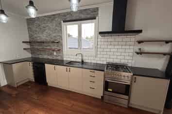 608 Queen Street East, Levin