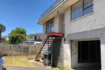 2/10 Landseer Place, Blockhouse Bay