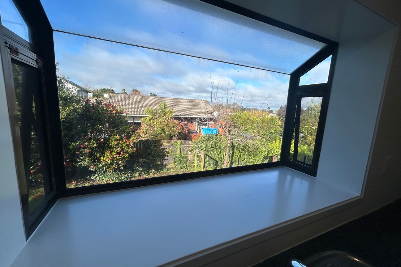Spacious Family Home in the Heart of Botany Downs - Więcej