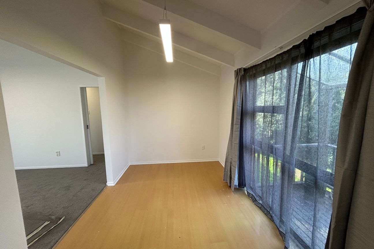Spacious Family Home in the Heart of Botany Downs - Widok 5