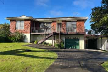 9 Orinda Close, Botany Downs