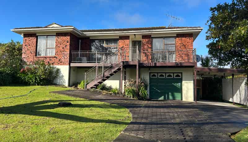 9 Orinda Close, Botany Downs