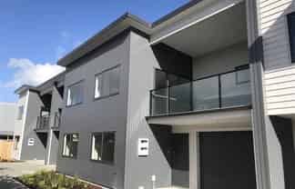 2/8 Coates Street, Hamilton East