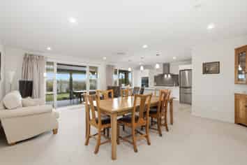 111 Southfield Drive, Lincoln