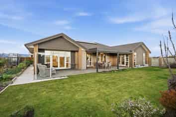 111 Southfield Drive, Lincoln