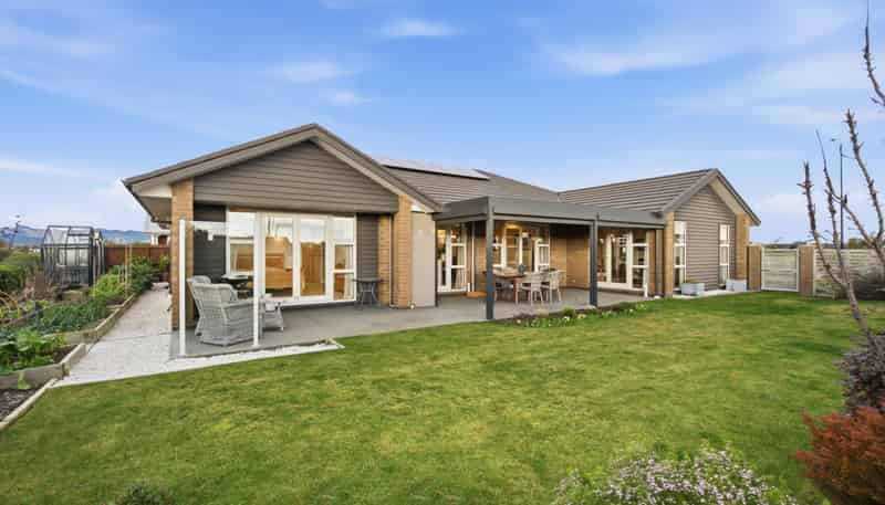 111 Southfield Drive, Lincoln