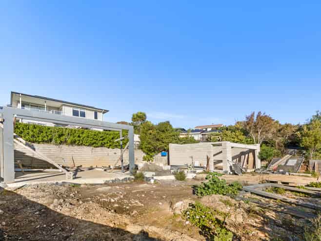 1&2 /164 Soleares Avenue, Mount Pleasant