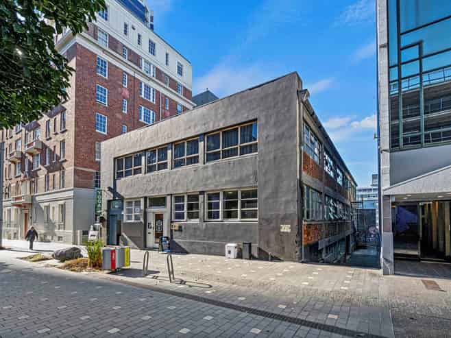 FREEHOLD FLEXIBILITY: OCCUPY, INVEST, OR DEVELOP
