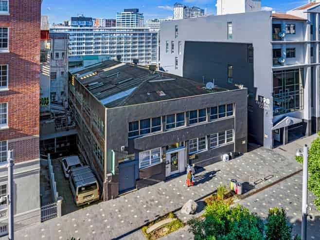 FREEHOLD FLEXIBILITY: OCCUPY, INVEST, OR DEVELOP
