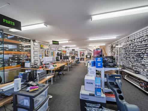 Prime position - Automotive/trade retail precinct