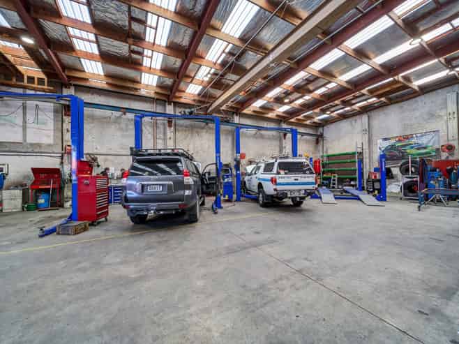 Prime position - Automotive/trade retail precinct